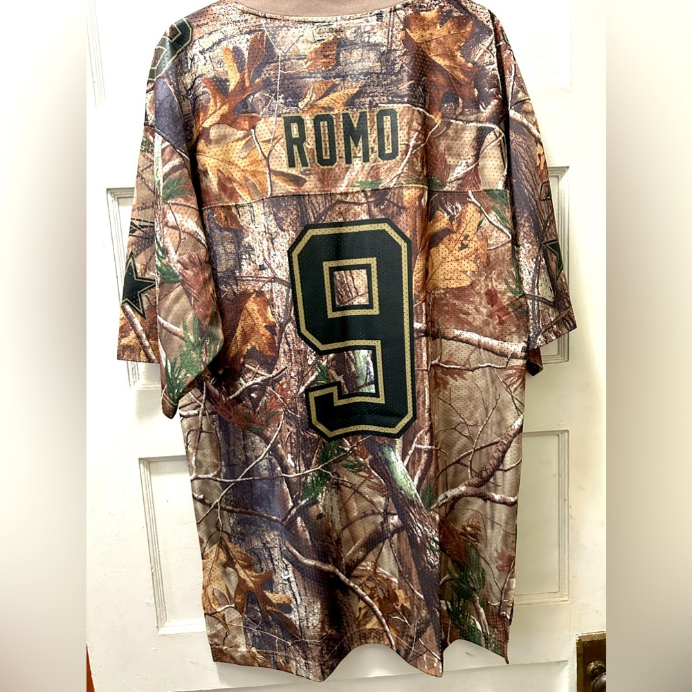 New with tags Dallas cowboys men’s Tony Romo real tree cammo jersey size medium